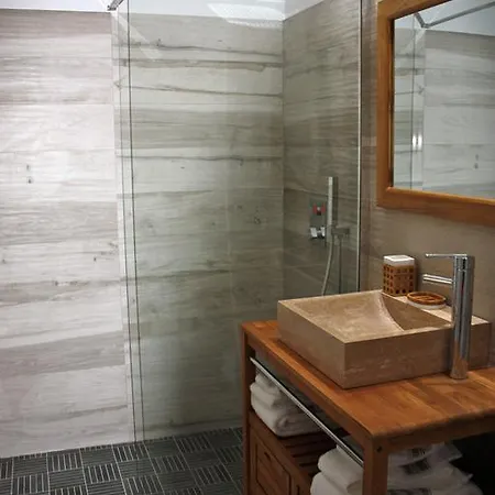 Sous Les Oliviers - Climatises De Standing Tout-equipes Bed & Breakfast 5*
