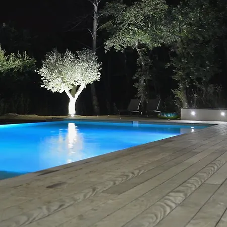 Sous Les Oliviers - Climatises De Standing Tout-equipes Bed & Breakfast