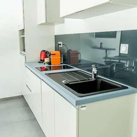 Sous Les Oliviers - Climatises De Standing Tout-equipes Bed & Breakfast